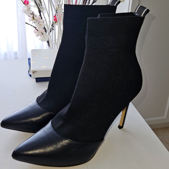 michael michael kors vicky bootie - Picture 1 of 4